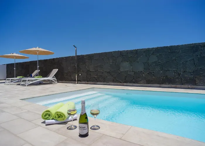 Ereza Artenara Villa *